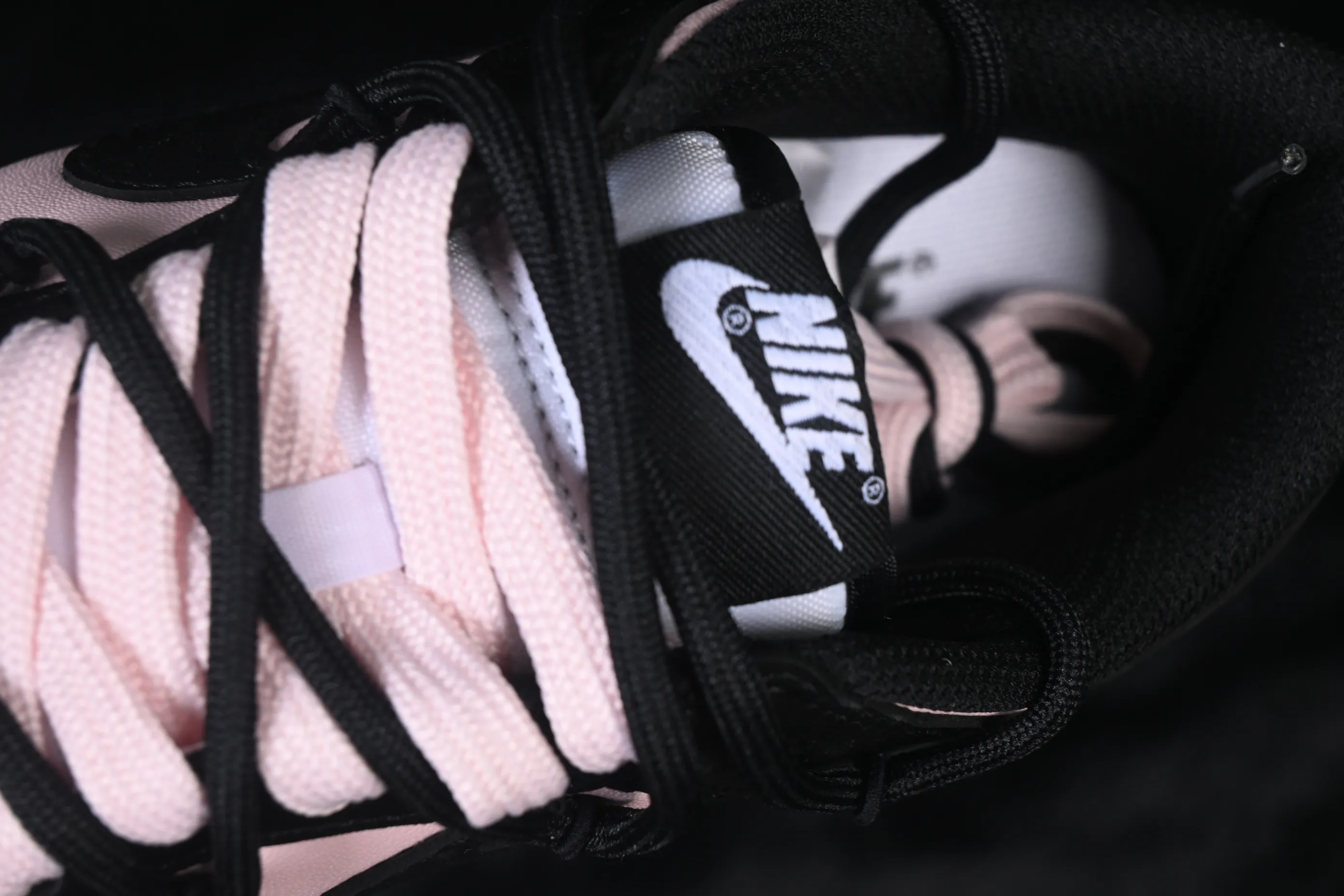 All Categories Nk SB Dunk Series Nk SB Dunk Low Low-top sneakers Nike SB Dunk Low Black Pink Straps Low-top casual sneakers CW1590-100